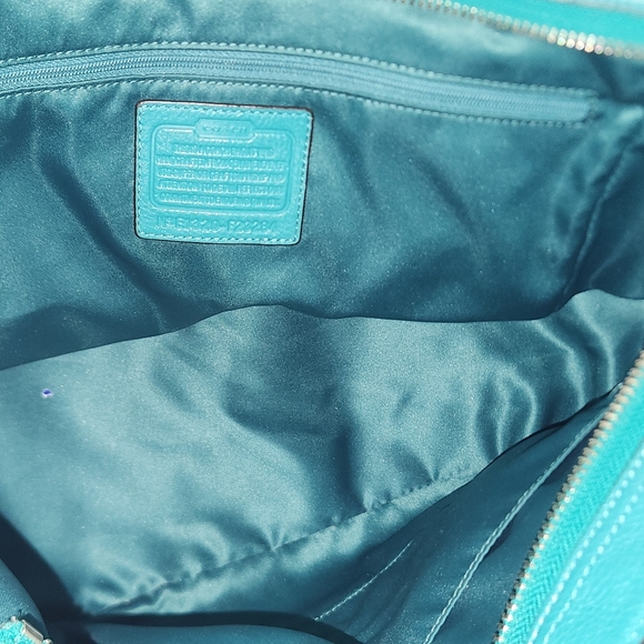 COACH F23284 PARK LEATHER CARRIE TOTE TEAL smoke free Environment GREAT FIND - Picture 3 of 10